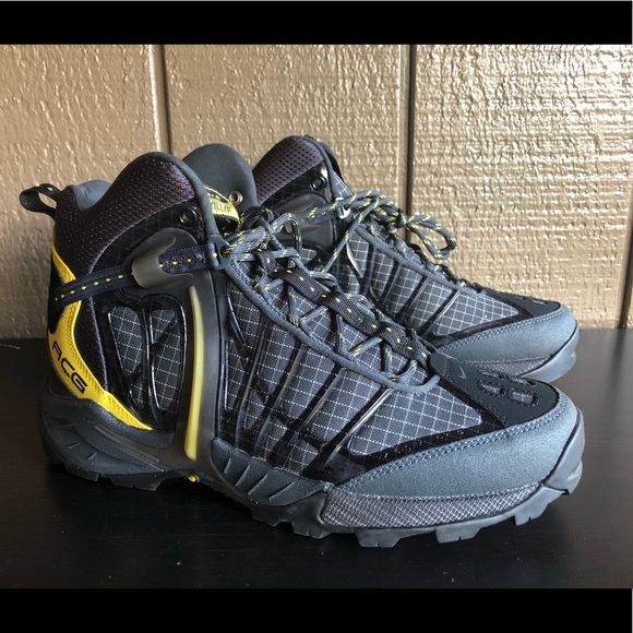 nike acg air zoom tallac